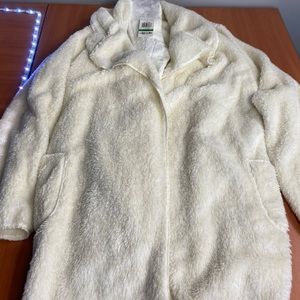 ALFANI
Giftable Plush Wrap and Socks Set, size large neo natural nwt macys